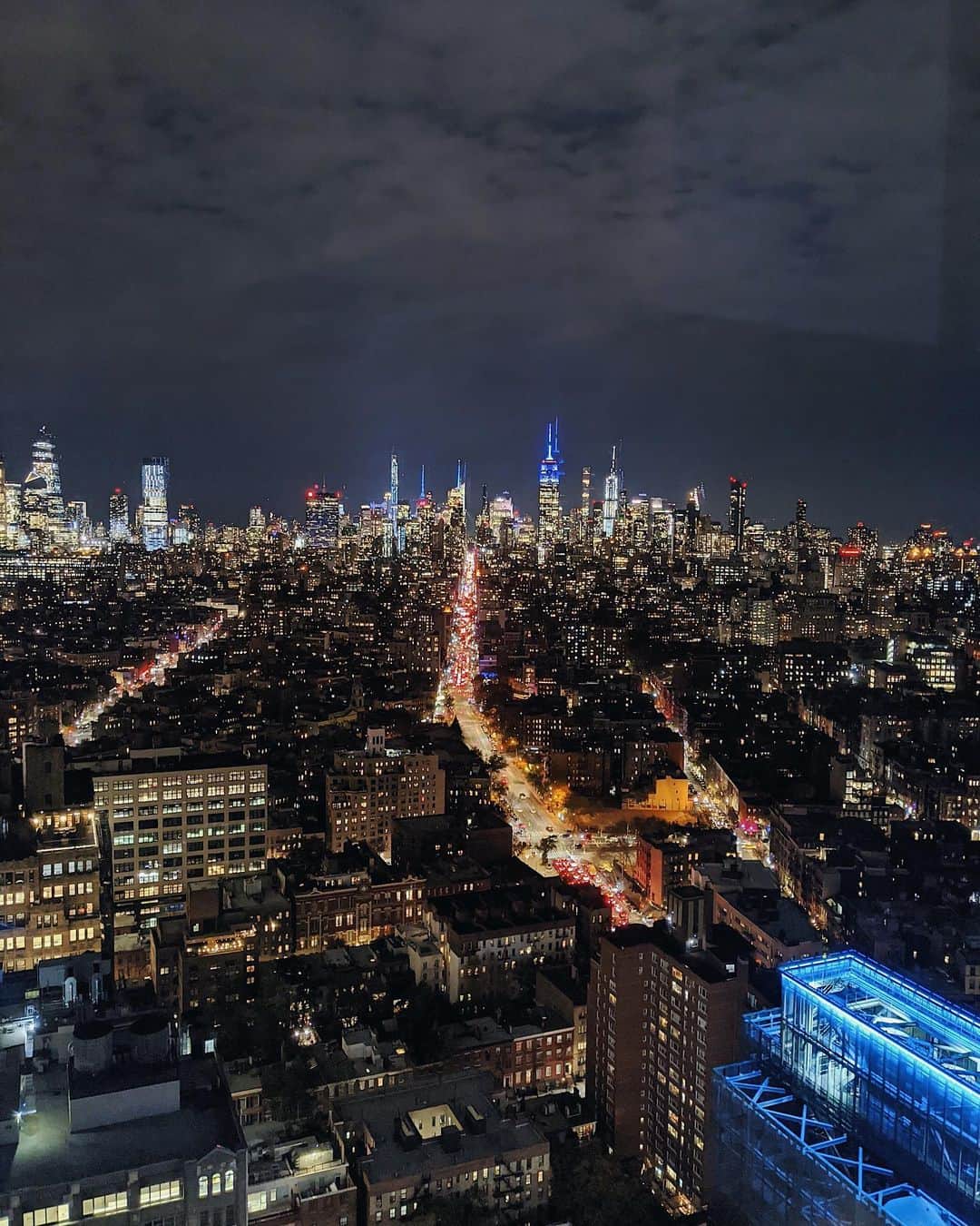 Julia Castroさんのインスタグラム写真 - (Julia CastroInstagram)「朝のニューヨークも夜のニューヨークも大好き🗽🗽🗽 皆んな、行ってみたい国はある？ . #newyork #ny #morning #nyc #night #manhattan  #googlepixel #trip #travel #photography #pixelで撮影 #googleのスマホ #teampixel #pixel #ニューヨーク #夜景 #マンハッタン #景色 #写真 #カメラ #朝日 #旅 #旅行 #アメリカ #julistagram」12月11日 21時22分 - julia.c.0209