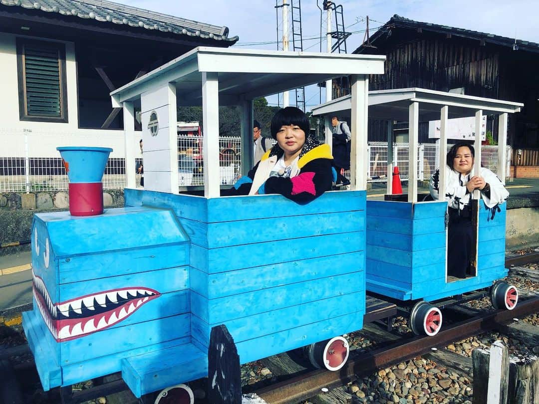 おかずクラブのインスタグラム：「ゆいPです。  今日はテレビ静岡のただいま日和のロケで天浜線を旅しました。  来年の放送になります。  お楽しみに！  今日暑かったね。 明日も暑いらしいよ。」