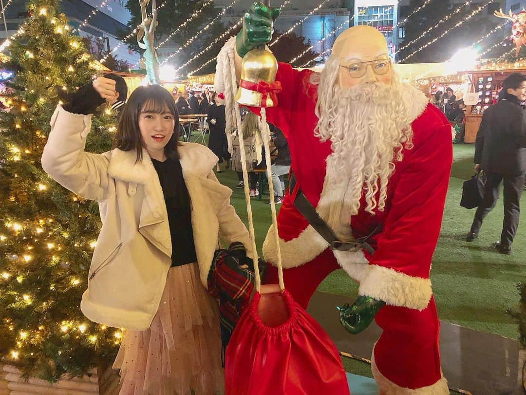 坂本 愛玲菜さんのインスタグラム写真 - (坂本 愛玲菜Instagram)「#クリスマスマーケット行きすぎ #ってコメント禁止🙅‍♂️笑 #3度目のクリスマスマーケット @yuna_hkt48 と🥰 #たくさんサンタさんがいるけれど #私のお気に入りサンタは #この方でした #横にいた外国人の方が #めちゃ笑かしてきてくれて #めちゃ笑顔(5枚目)」12月11日 21時32分 - erena_hkt48