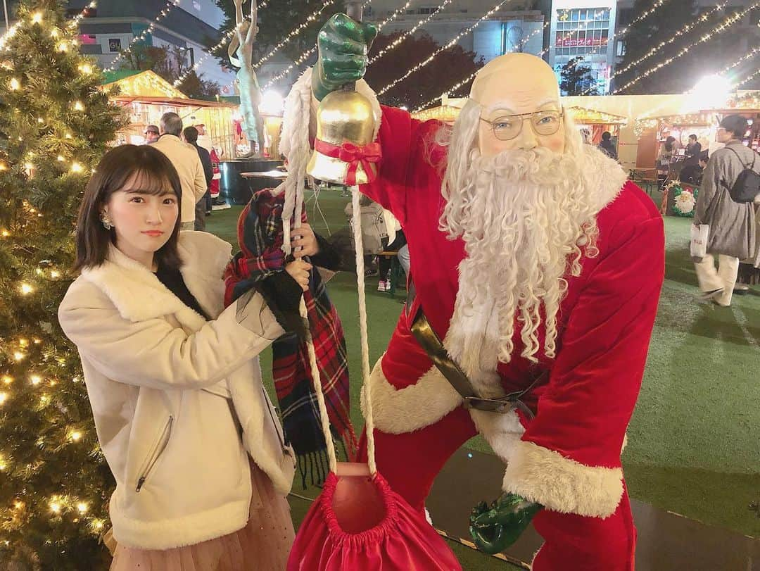 坂本 愛玲菜さんのインスタグラム写真 - (坂本 愛玲菜Instagram)「#クリスマスマーケット行きすぎ #ってコメント禁止🙅‍♂️笑 #3度目のクリスマスマーケット @yuna_hkt48 と🥰 #たくさんサンタさんがいるけれど #私のお気に入りサンタは #この方でした #横にいた外国人の方が #めちゃ笑かしてきてくれて #めちゃ笑顔(5枚目)」12月11日 21時32分 - erena_hkt48