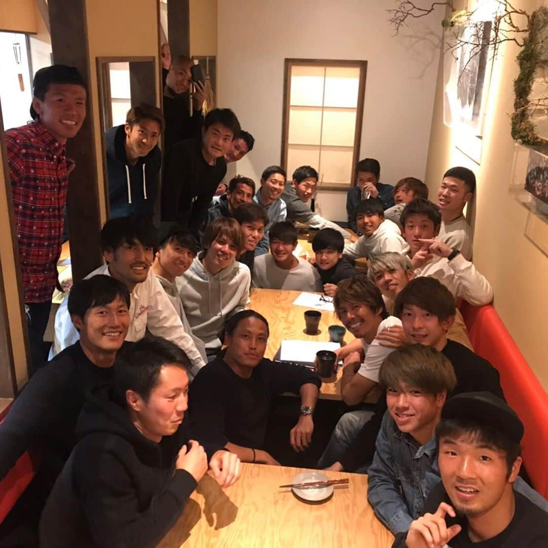横谷繁さんのインスタグラム写真 - (横谷繁Instagram)「今日で2019年シーズンが終わりました。 Ｊ１昇格することが出来ず申し訳ありませんでした。 甲府でお世話になった方々本当にありがとうございます。 またどこかで会えるのを楽しみにしています。 応援有難うございました。 #ヴァンフォーレ甲府」12月11日 21時32分 - yokotani_shigeru