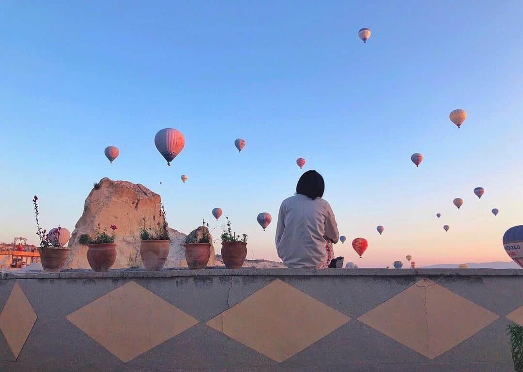 塩見珠希さんのインスタグラム写真 - (塩見珠希Instagram)「Cappadocia🇹🇷 夢みたいな朝 ・ #旅 #trip #travel  #カッパドキア #トルコ #気球 #Cappadocia #turkey  #バックパッカー #バックパッカー女子  #backpack #balloon  #タビジョ #女子旅」12月11日 21時39分 - _shiomi6
