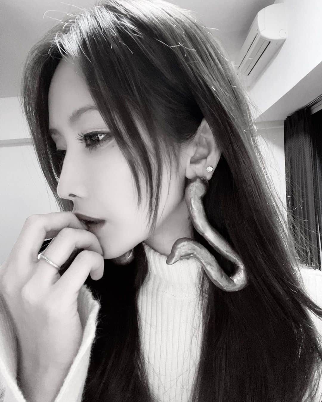 のインスタグラム：「🐍💗」