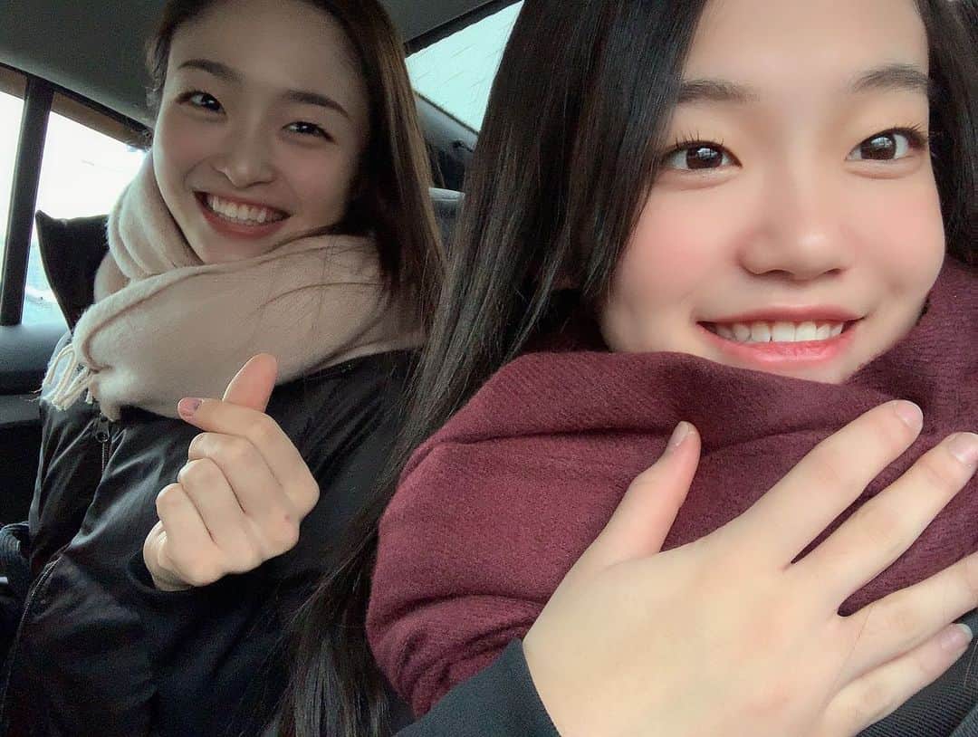 皆川夏穂のインスタグラム：「﻿ うまくいってる時もそうじゃない時でも仲間がいると頑張れる😊✨ ﻿ ﻿ ﻿#teamjapan  #rhythmicgymnastics﻿ #roadtotokyo2020  #ありがとう ♡」