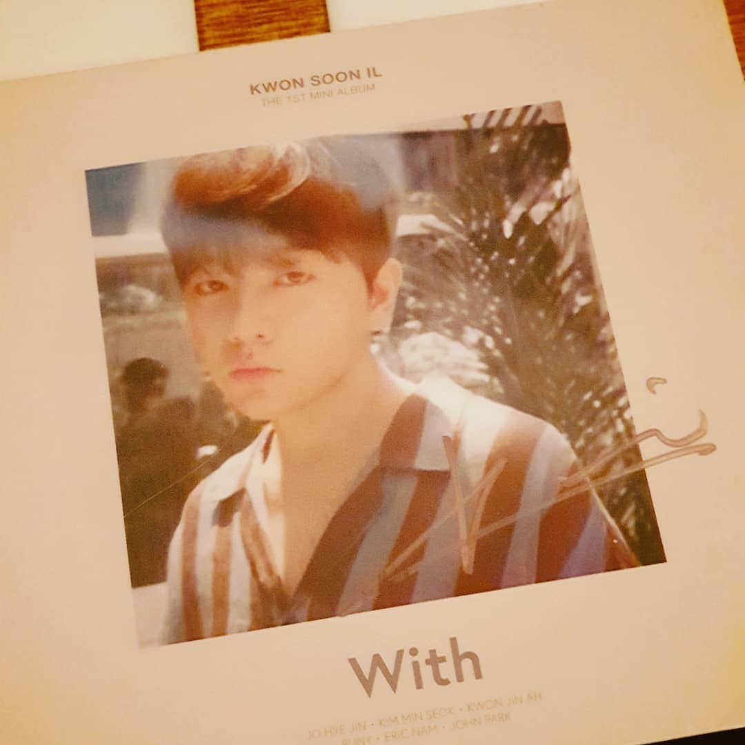 パク・ギウンさんのインスタグラム写真 - (パク・ギウンInstagram)「내사랑 권순일🤙✌😊😘 #어반자카파#권순일」12月11日 21時51分 - oopkwoo