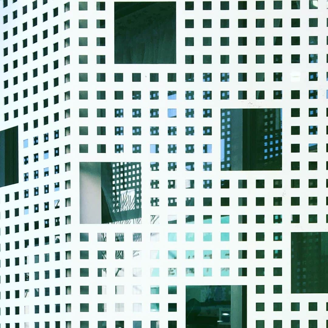 まめのインスタグラム：「Squares🏢 . . ▫︎■▫︎■ #ザ壁部 #ihaveathingforwalls .  #mwjp #igersjp #indies_minimal #hueart_life #reco_ig #shotoniphone #youmobile #wearegrryo」