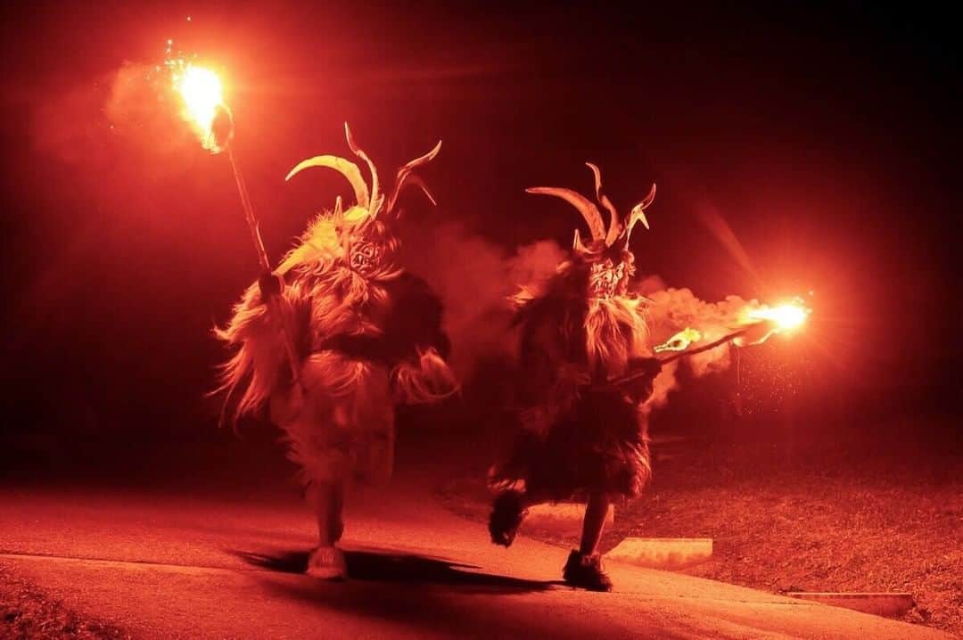 National Geographic Travelさんのインスタグラム写真 - (National Geographic TravelInstagram)「Photo by Robbie Shone @shonephoto | At this time of year, a tradition known as Krampusnacht (Krampus Night) takes place in many Alpine countries. Krampus is an assistant of St. Nicholas. He is a hairy, horned, cloven-hoofed figure with bells, chains, birch rods, and sometimes a basket. During the Christmas season, St. Nicholas rewards children who have behaved well, while Krampus punishes children who have behaved badly.」12月11日 22時07分 - natgeotravel