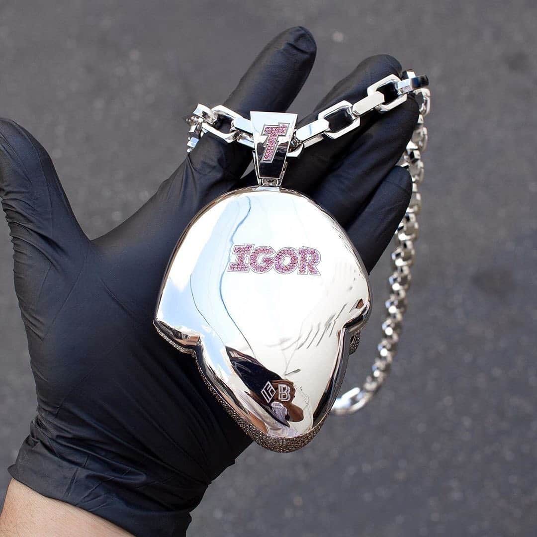 HYPEBEASTさんのインスタグラム写真 - (HYPEBEASTInstagram)「@hypebeaststyle: @benballer has unveiled his latest creation, a hefty "IGOR" necklace for @feliciathegoat. Encrusted with rich cognac, chocolate, blue, black and white diamonds, the piece features the familiar blonde wig set above thick shades and an angular two-toned face that sees brown gradations to “match T’s skin tone.” It’s been made from 18K gold, and sports a thick box chain that comes with a clasp marked with the letter “T,” while “IGOR” is stamped at the back of the pendant in pink. Swipe for a better look at it.⁠⠀ Photo: Ben Baller/@ifandco」12月11日 22時21分 - hypebeast