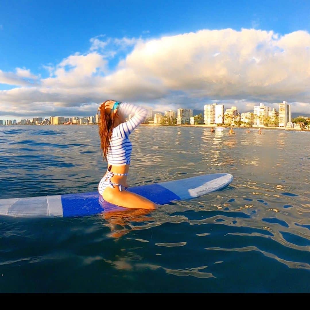 南美沙さんのインスタグラム写真 - (南美沙Instagram)「like a wikiki sunset surfing🏄‍♀️❤︎🌞. . .  #サーフィン  #サーファーガール　#サーフィン女子 #サーフィン好き  #海　#ocean  #sea #surf #surfing #surfgirl #surfergirl #ハワイ　#ハワイ好き  #ハワイの思い出 #ハワイライフ　#hawaii #hawaiilife #hawaii🌴 #hawaii🌺 #サーフィンライフ  #surfinglife」12月11日 22時24分 - miee.misa