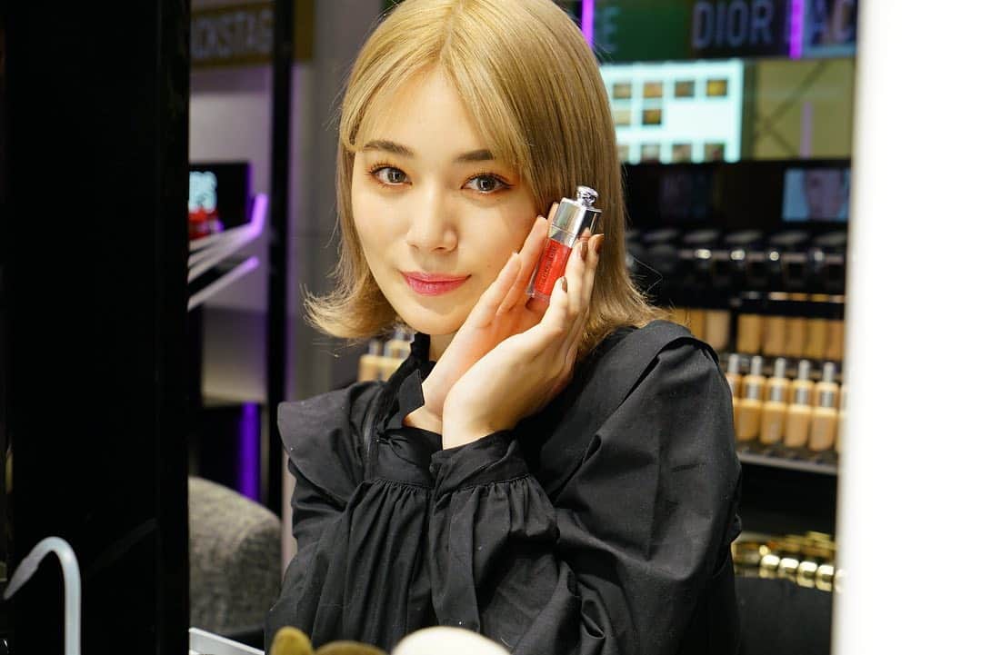 浪花ほのかのインスタグラム：「、 、 、  夜な夜な投稿ごめんね！！ Diorさんの素敵なリップさんと初めましてしてきたよ😍  #リップグロウオイル @dior  @diormakeup」