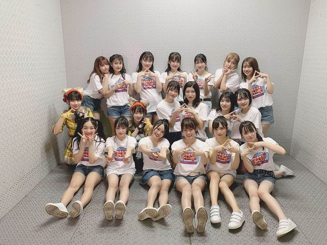 篠崎彩奈さんのインスタグラム写真 - (篠崎彩奈Instagram)「_ #AKB48全国ツアー2019  千秋楽、本当に楽しかったです🥰 楽しくて楽しくて ずっと笑ってた気がする！笑 . ネイルも気合入れて チームカラーのピンクにしたんだ〜💅 来年もチームAでLIVEできたらいいなぁ。」12月11日 22時32分 - ayana.s_official