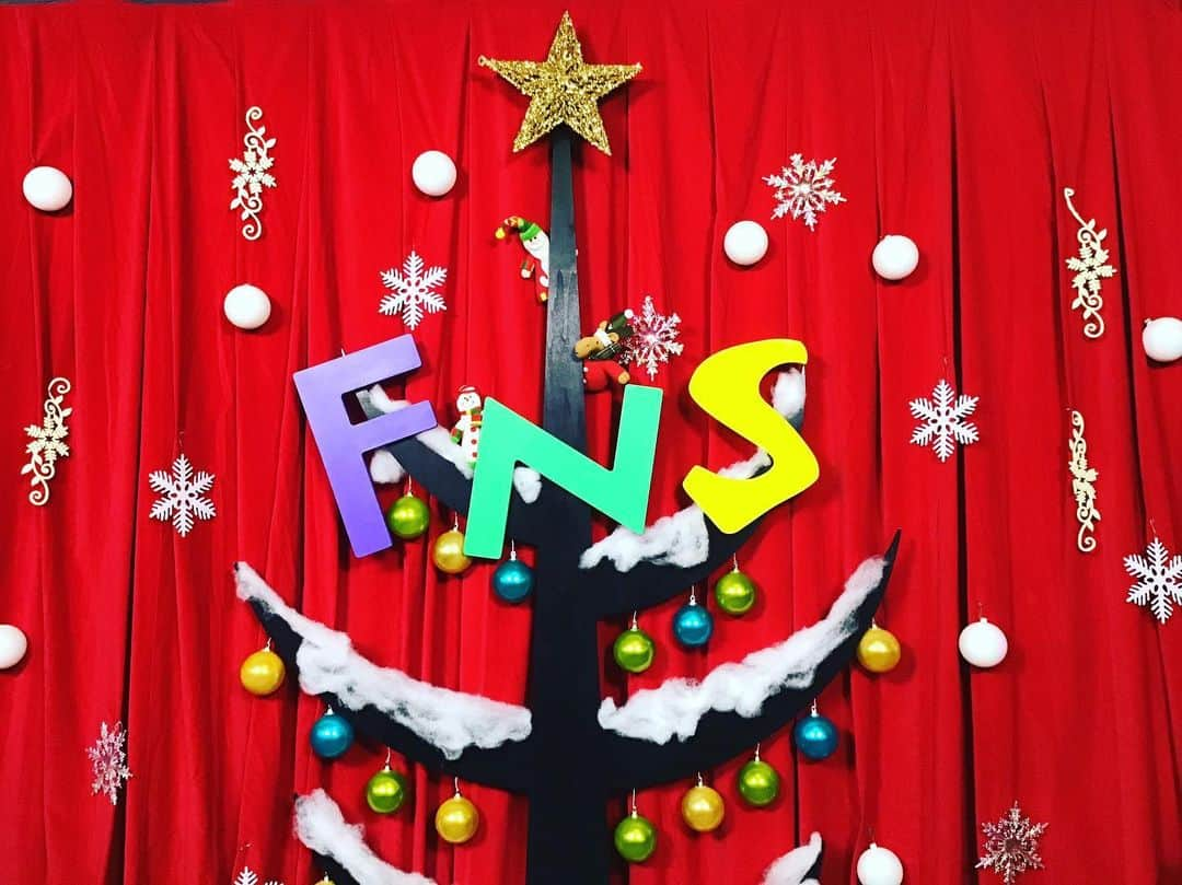 フジテレビ「FNS歌謡祭」さんのインスタグラム写真 - (フジテレビ「FNS歌謡祭」Instagram)「.﻿ 🔵FNS歌謡祭第2夜🔵﻿ 放送中📺﻿ ﻿ まもなく﻿ V6 の皆さんが登場!﻿ お見逃しなく!⭐️﻿ ﻿ ハッシュタグ #FNS歌謡祭 を付けて﻿ みなさんツイートしてね!﻿ ﻿ #V6﻿ #ある日願いが叶ったんだ﻿ .」12月11日 22時35分 - fns_kayosai