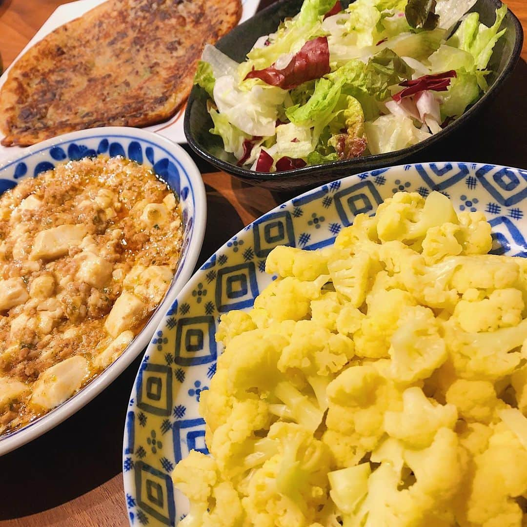 岡部玲子さんのインスタグラム写真 - (岡部玲子Instagram)「昨日の晩御飯🍴 まーったく野菜を食べてくれない娘に、野菜とプルコギを入れてチヂミを作ってみました〜っ‼️ 作戦失敗で食べてくれず😢麻婆豆腐ばかり😅 うーむ…今度また再チャレンジしてみよう💦 カルディで買ったチヂミ粉、上手く焼けるし、簡単でいい👍 卵が入っていないので、娘も食べられるし、ありがたいです☺️ ただ糖質は…多すぎだけれど😅  #岡部玲子 #子育て #主婦 #アラフォーママ #タレント #レポーター #40代 #キャスター #アナウンサー #競馬キャスター #フリーアナウンサー #女子アナ #晩御飯 #ジュニアアスリートフードマイスター #カルディ #卵アレルギー #mama #talent #reporter #instagood #f4f #healthy #japanesefood #lowcarb #smilediet #kaldi」12月11日 22時43分 - reiko_okabe