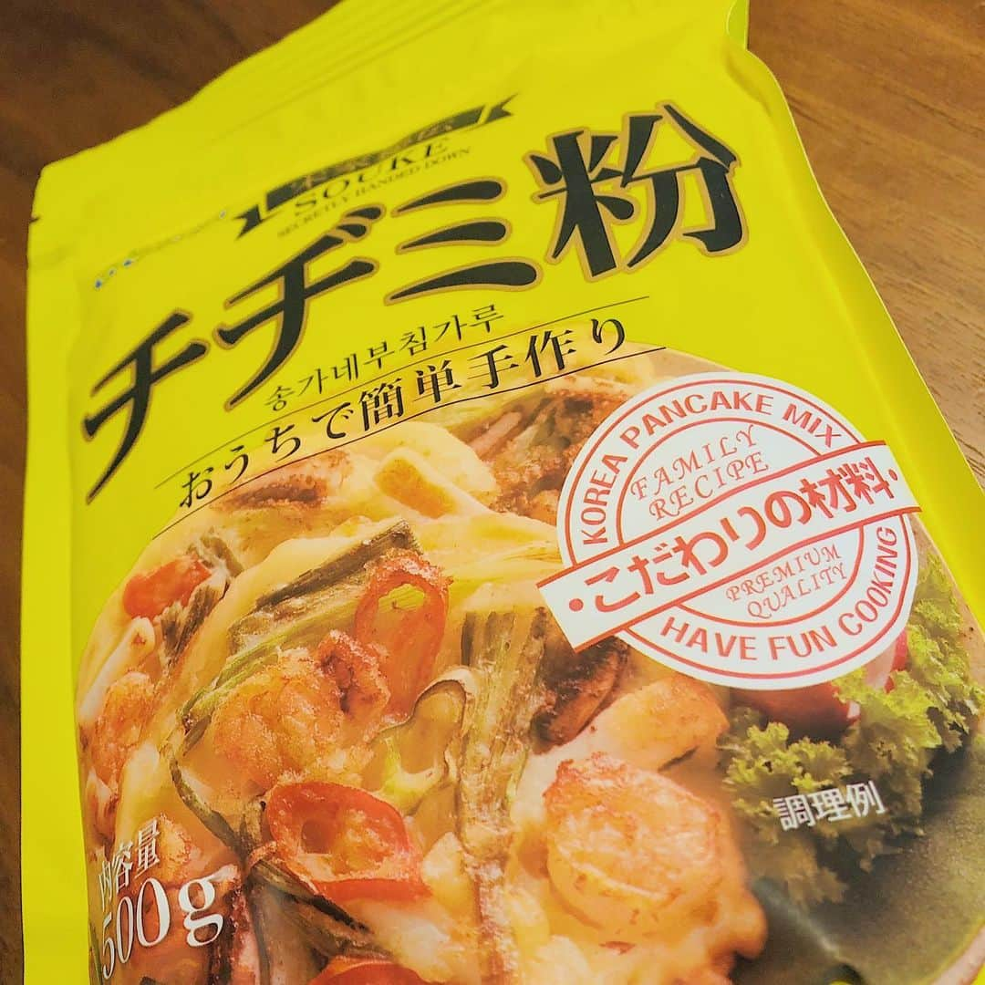 岡部玲子さんのインスタグラム写真 - (岡部玲子Instagram)「昨日の晩御飯🍴 まーったく野菜を食べてくれない娘に、野菜とプルコギを入れてチヂミを作ってみました〜っ‼️ 作戦失敗で食べてくれず😢麻婆豆腐ばかり😅 うーむ…今度また再チャレンジしてみよう💦 カルディで買ったチヂミ粉、上手く焼けるし、簡単でいい👍 卵が入っていないので、娘も食べられるし、ありがたいです☺️ ただ糖質は…多すぎだけれど😅  #岡部玲子 #子育て #主婦 #アラフォーママ #タレント #レポーター #40代 #キャスター #アナウンサー #競馬キャスター #フリーアナウンサー #女子アナ #晩御飯 #ジュニアアスリートフードマイスター #カルディ #卵アレルギー #mama #talent #reporter #instagood #f4f #healthy #japanesefood #lowcarb #smilediet #kaldi」12月11日 22時43分 - reiko_okabe