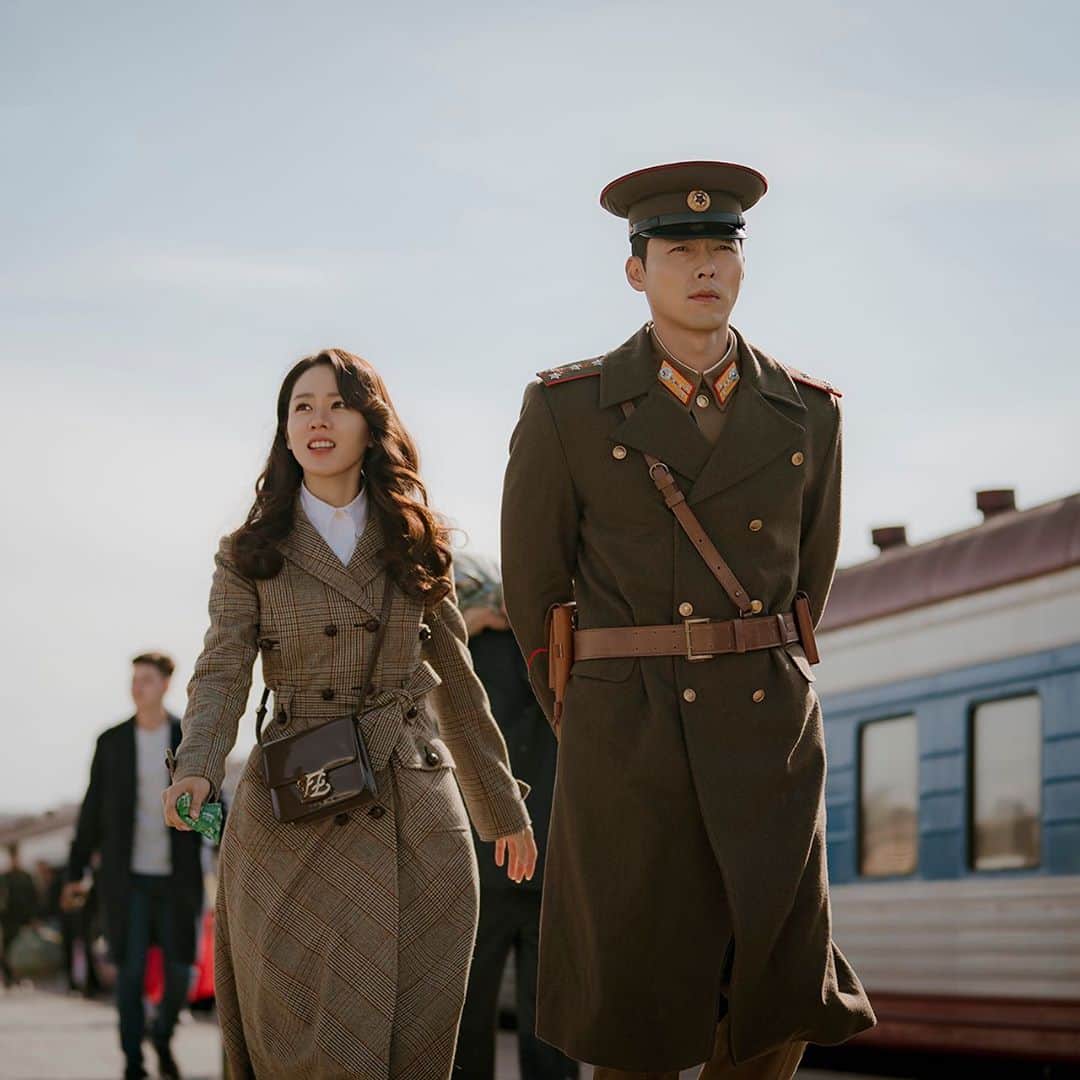 ヒョンビンのインスタグラム：「Almost here....12/14 —— #crashlandingonyou #사랑의불시착 #hyunbin #현빈 #ヒョンビン #玄彬 #sonyejin #손예진」