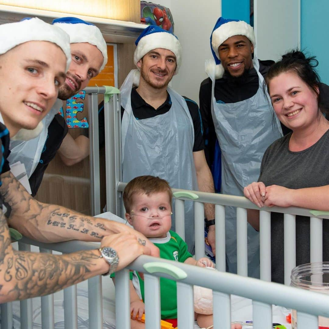 モルガン・シュネデルランさんのインスタグラム写真 - (モルガン・シュネデルランInstagram)「Happy to visit the alder hey children’s hospital yesterday ! Hopefully a lot of them can go home for Christmas 🙌」12月11日 22時53分 - schneiderlinmo4