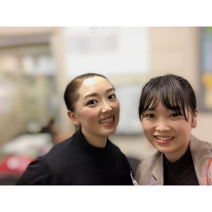 花陽みらさんのインスタグラム写真 - (花陽みらInstagram)「初日ーーーあいたーー😭💖💖💖﻿ なぜ！どや顔🤣🤣🤣 ﻿ 今回の作品は﻿ もう、、(笑)(笑)﻿ 私的にジェットコースターなんですよ😭﻿ スタートの時点で「ドキドキ」﻿ わぁーーっと駆けおりる感じで🤣🤣🤣﻿ ﻿ そして、きたさん(#緒月遠麻 さん)の久しぶりの男役姿と、女優のお姿。本当にどちらも近くで拝見出来る光栄さ🥺✨✨✨﻿ ﻿ 是非、博品館へお越しくださぃ！﻿ ﻿ 本日は、両公演ともにアフタートークがあります✨✨﻿ 昼:女子会  夜:男子会﻿ です(笑)﻿ ﻿ そして！！﻿ ﻿ 会場のアナウンスに耳を傾けてみてくださぃ😊🎵ふふふ💖﻿ ﻿ 初日は、#足利ミュージカル でご一緒したかほが来てくれました✨ありがとぅ💖﻿ ﻿ ﻿ ﻿ #終わらない世界﻿ #博品館 #初日 ﻿ #アフタートーク﻿ #アナウンス ﻿ #宝塚 #開演前アナウンス ﻿ #十碧れいや #花陽みく﻿ ﻿」12月12日 8時43分 - miku_hanahi