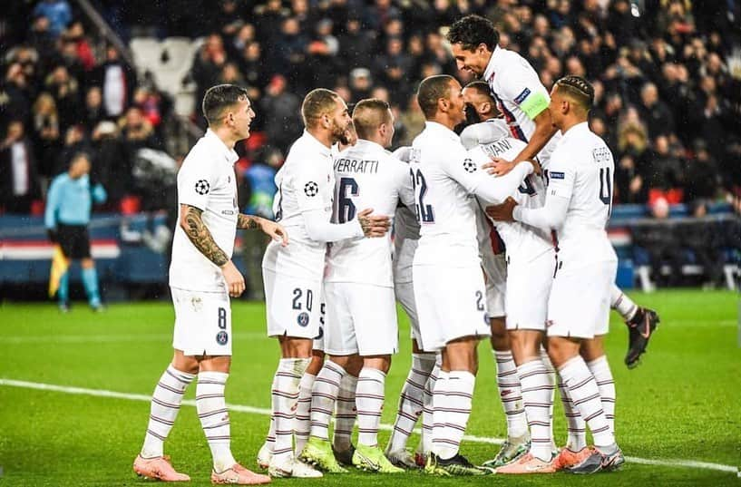 レアンドロ・ダニエル・パレデスさんのインスタグラム写真 - (レアンドロ・ダニエル・パレデスInstagram)「👏🏽❤️💙⚽️ @championsleague @psg」12月12日 8時44分 - leoparedes20