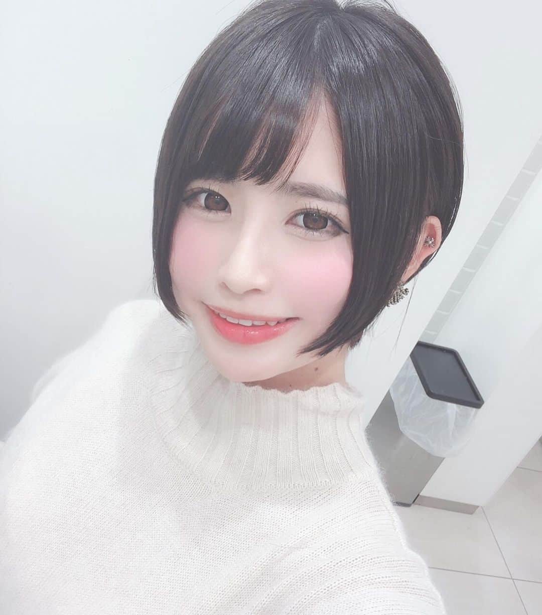 のインスタグラム：「やっぱショートだよな💕☺️ . . . . . . . . . . .  #ショートカット#ショートカット#ショートカット女子#ヘアカット#cut#smile#followme#instagood#フォロー募集#フォロワー増やしたい#フォロー歓迎#フォロワー募集中#l4l#粉我#팔로우환영#팔로미#친구해요#오오티디#셀카그램#自撮り#selfie#自撮り界隈#셀카#instalove#f4f#likeforlikes」