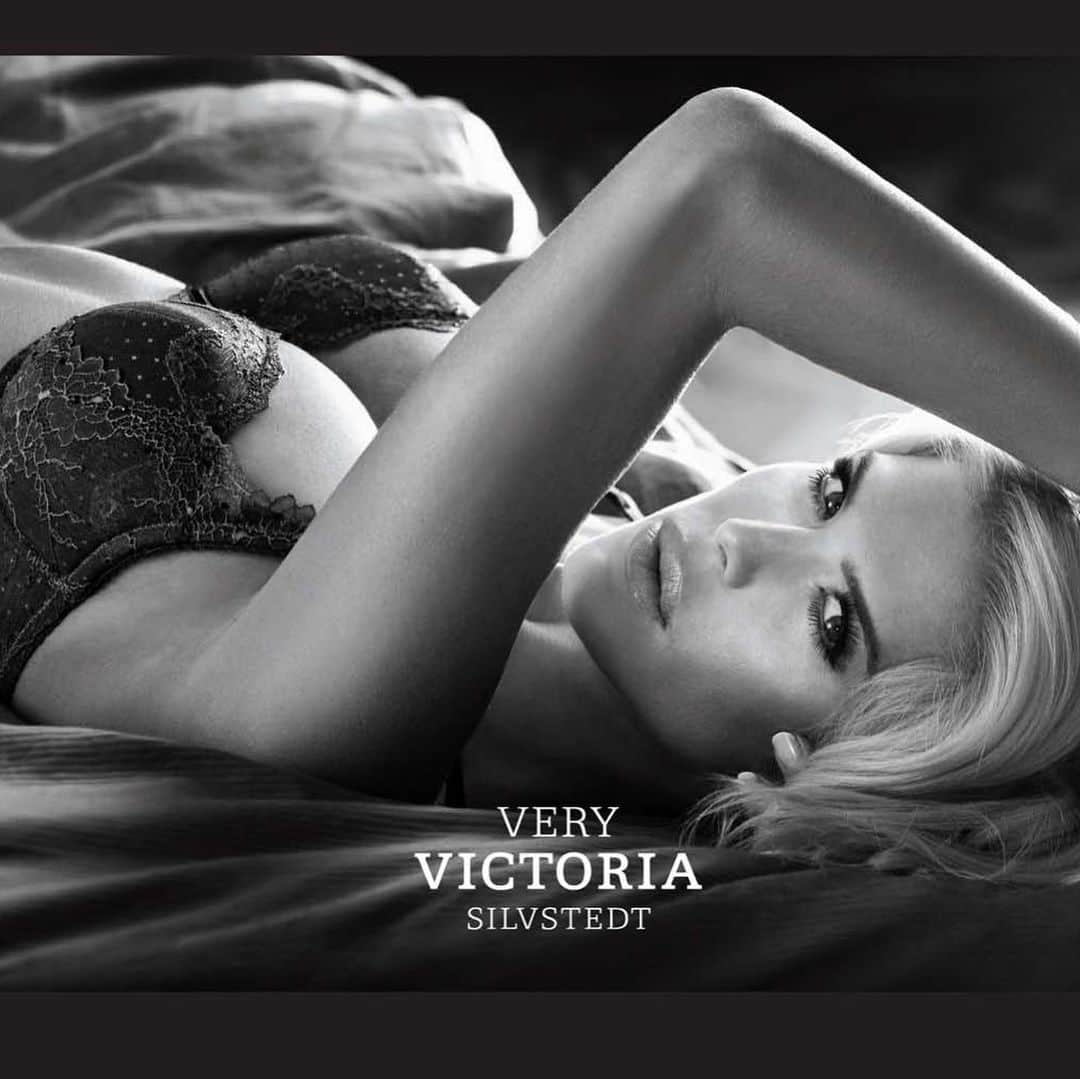 ヴィクトリア・シルヴステッドさんのインスタグラム写真 - (ヴィクトリア・シルヴステッドInstagram)「Lingerie Series by @signe_vilstrup  #veryvictoria #lingerie #tbt」12月12日 9時20分 - victoriasilvstedt