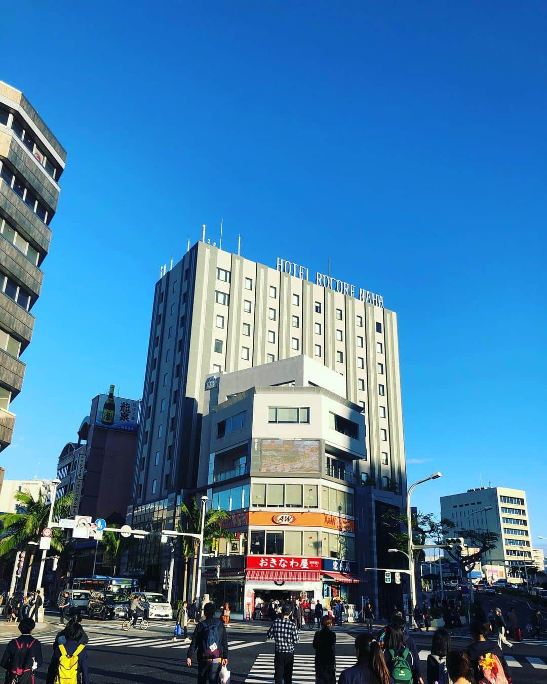 大森望のインスタグラム：「仕事で那覇に来た。初沖縄。ホテルは県庁前。」