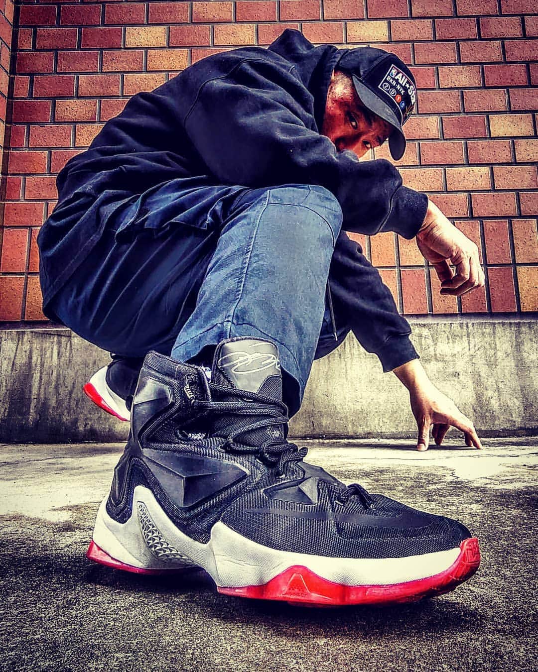 のインスタグラム：「Airjordan11のBREDが復刻ということで昔NIKEiDで作ったLebron13のBREDを。  #キモ撮り #KIMODORI #lebron13 #aj11bred」