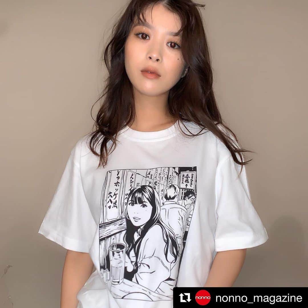 江口寿史のインスタグラム：「ふみかさんまた飲みましょう！笑  #Repost @nonno_magazine with @get_repost ・・・ 馬場ふみかの連載 ふみかける× から#江口寿史 先生 @egutihisasi に描いていただいたイラストTを着たふみちゃんをPOST⚡️長いまつ毛やほっぺのホクロも完全再現してくれたふみちゃんのイラストは、本誌と江口先生のアカウントでチェックしてね❤️ 本誌ではイラストのもとになった、ふみちゃんin居酒屋ロケ も掲載されてるよ🤗  #馬場ふみか #ふみふみ #ねえ先生知らないの #マンガ家ふみふみの描いてるシーンにも注目🖋」