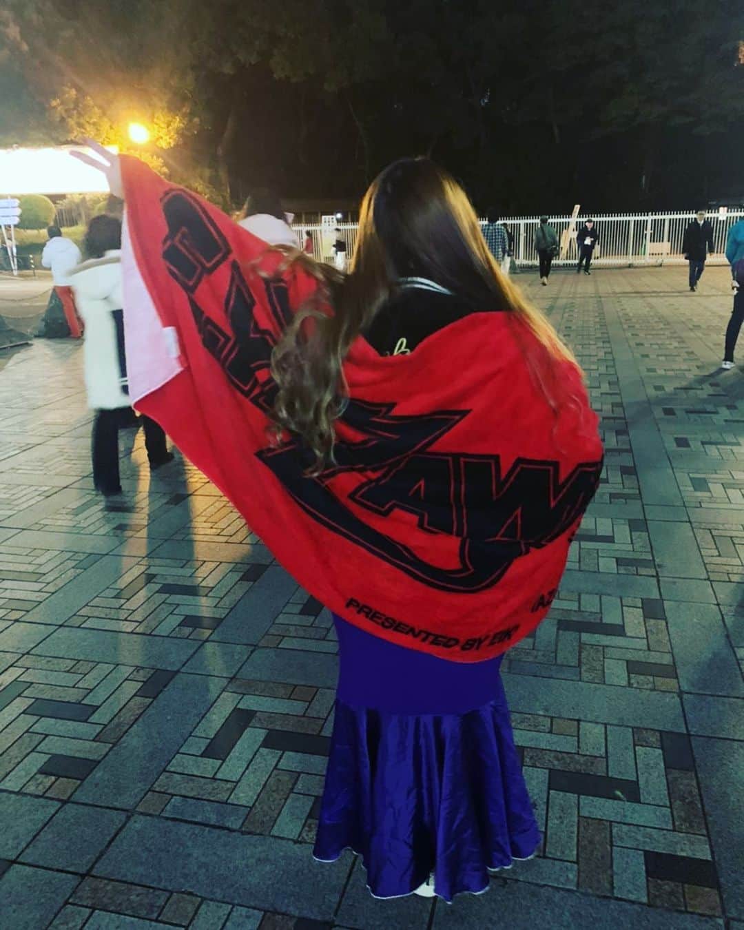 のインスタグラム：「今年の永ちゃんのツアーは残るところは大阪2日間になりましたね。大阪行かれる方思いっきり楽しんでください。中止になった2公演の方達の分も。  いつもですが、今回はいつもよりまして、最大に、一曲一曲に魂が込められていた、ファン歴が20年弱と浅い私の感想です。恐縮です。  最高に感動しました。  今回は特に観れた事へ重みも感じながら、余韻に浸り、ました。 ありがとう。  回復して本当に良かったです。  また来年も永ちゃんに会えますよーに♬  #矢沢永吉 #yazawaヨロシク #神泡ください #yazawaよろしく #yazawa最高」
