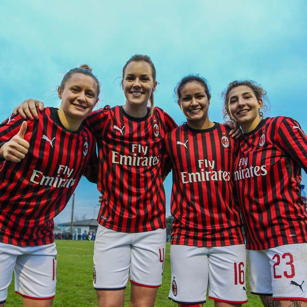 ACミランさんのインスタグラム写真 - (ACミランInstagram)「🔚 #InterMilan 1-4 ✅ The #CoppaItaliaFemminile derby is ours! 👊🏻🔴⚫ On to the quarter-finals, we go 🔝 #FollowTheRossonere #SempreMilan」12月12日 1時05分 - acmilan