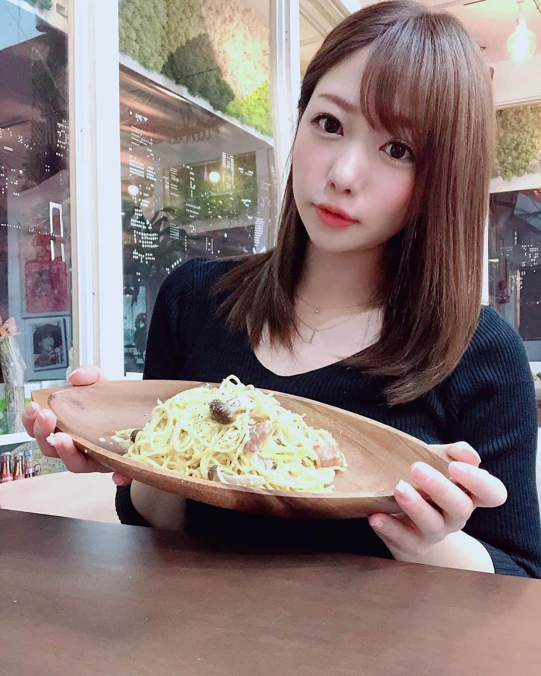 藤崎里菜さんのインスタグラム写真 - (藤崎里菜Instagram)「原宿駅徒歩0分（渋谷区神宮前1-14-2）1F ににあるTRIP PORT SWEET & DRINK @tripport_sweetsdrink  で、ツインカップを食べたよ〜🥤❤️ ． ． スムージーやパフェなどの中から2種類選べて、一度に2種類楽しめるスイーツなの✨ ． ． 見た目も可愛いし、美味しいし最高💕🥰 ． ． たくさん種類があるから組み合わせに迷っちゃった🤭💓 ． ． 同じビルの3Fにはスポーツバーがあって、ランチタイムはパスタやビュッフェ、駅弁などが食べれるよ♪ @tripportpubcafe ． ． ． 以前、夜の時間帯に行った時は大画面でスポーツ観戦できてすごい良かったの✨ ． ． ランチはカフェ感覚で利用できる感じだった🍝☺️ ． ． ． 3Fでランチ食べて、1Fでスイーツ食べる流れがオススメだよん🙋‍♀️ ． ． ．  #tripport #スイーツ #原宿グルメ #原宿ランチ #食べ歩き #ツインカップ #スポーツbar #駅弁 #旅行 #pr」12月12日 0時59分 - rina_fujisaki