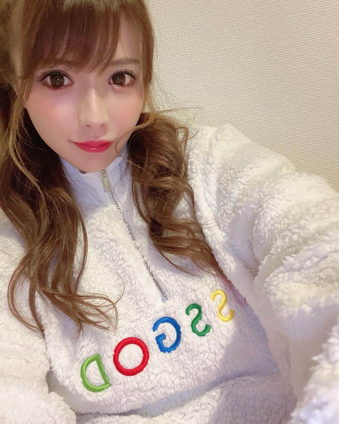 のインスタグラム：「もこもこトップスは @twilight_apparelshop 🥰❄️ プチプラだよん💖 他にも沢山インポート商品あるのでタグ付けから飛んでみてね🤗💋 . #selectshop #セレクトショップ #プチプラ #インポートセレクトショップ」