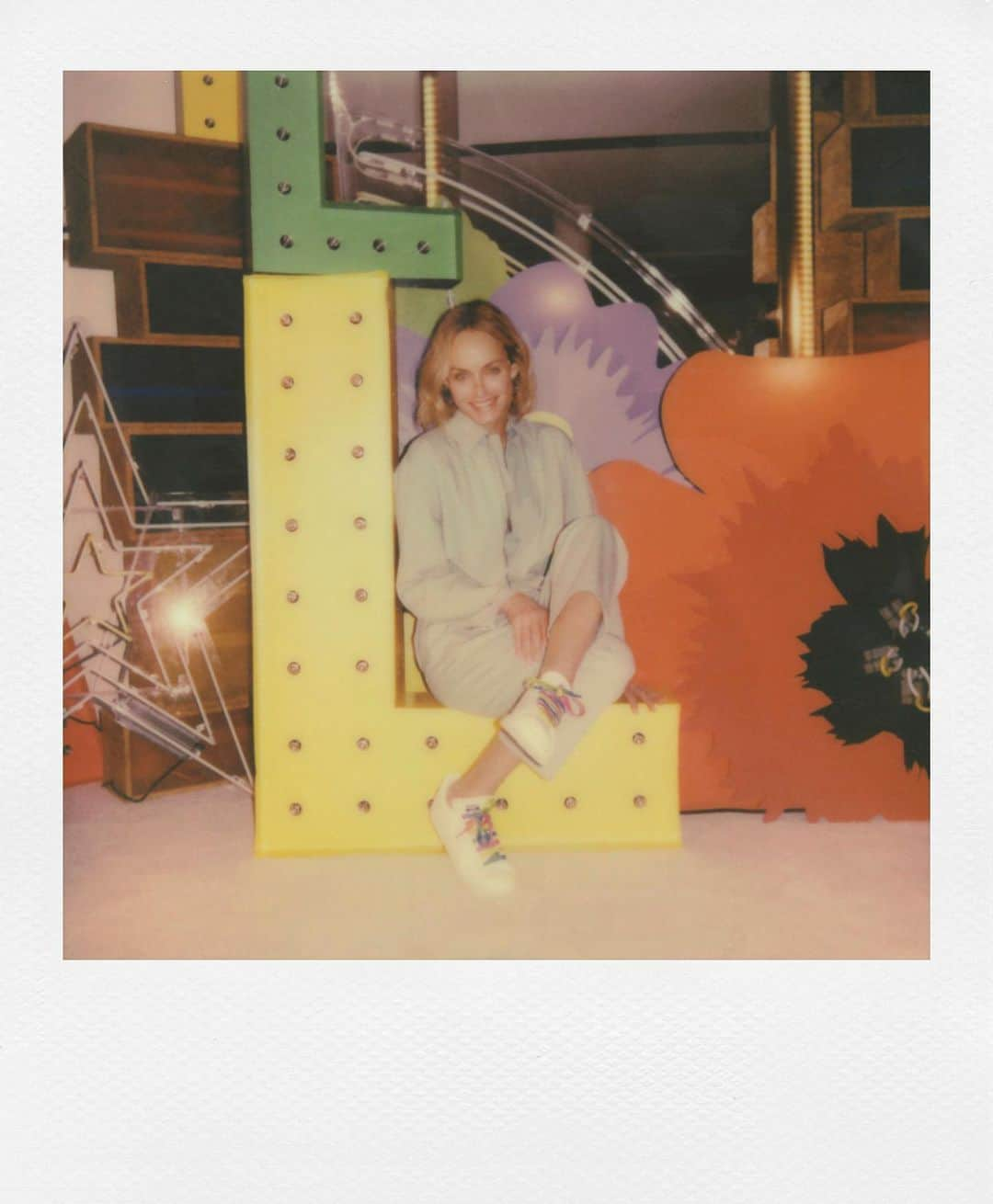 ステラ・マッカートニーさんのインスタグラム写真 - (ステラ・マッカートニーInstagram)「@PolaroidOriginals from the party! 🎉⁣ ⁣ #StellaMcCartney #StellaHoliday #StanSmith ⁣」12月12日 1時01分 - stellamccartney