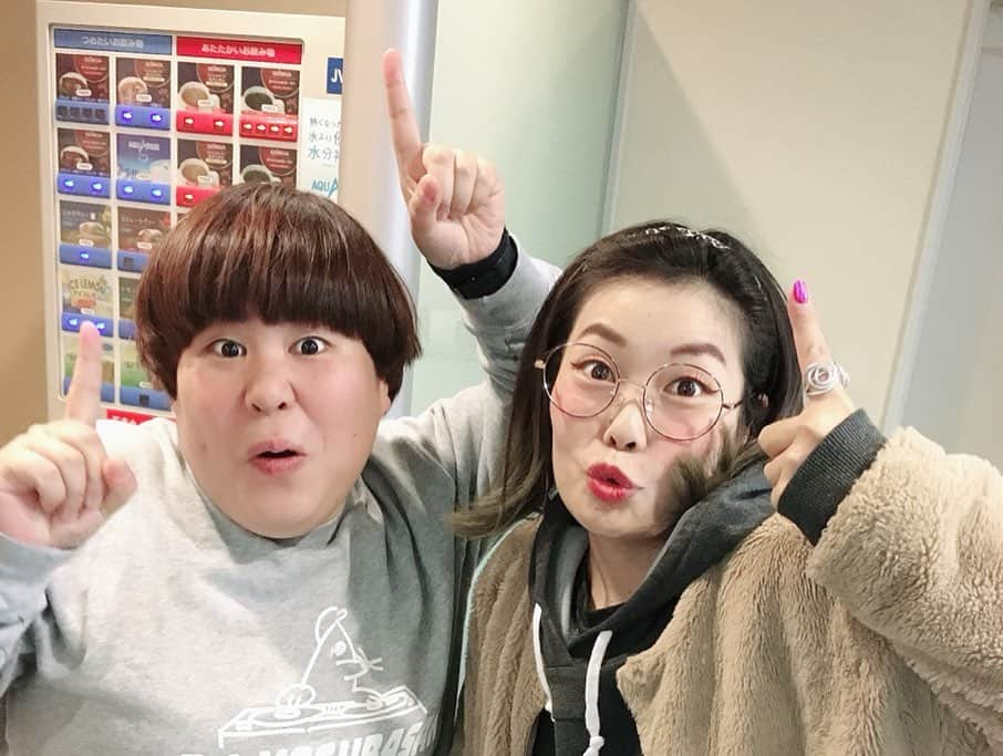 前田まみさんのインスタグラム写真 - (前田まみInstagram)「可愛い後輩ちゃん、ペガサスがイベント「UP TO YOU！ 」で1位やったんんですって〜☺️！！ 今日たまたま劇場で会って嬉しくて抱きついた💕 2人ともおめでとう🎉 また遊んでね。 #ペガサス #ちかこ先生 #西わき子」12月12日 1時24分 - koromami24