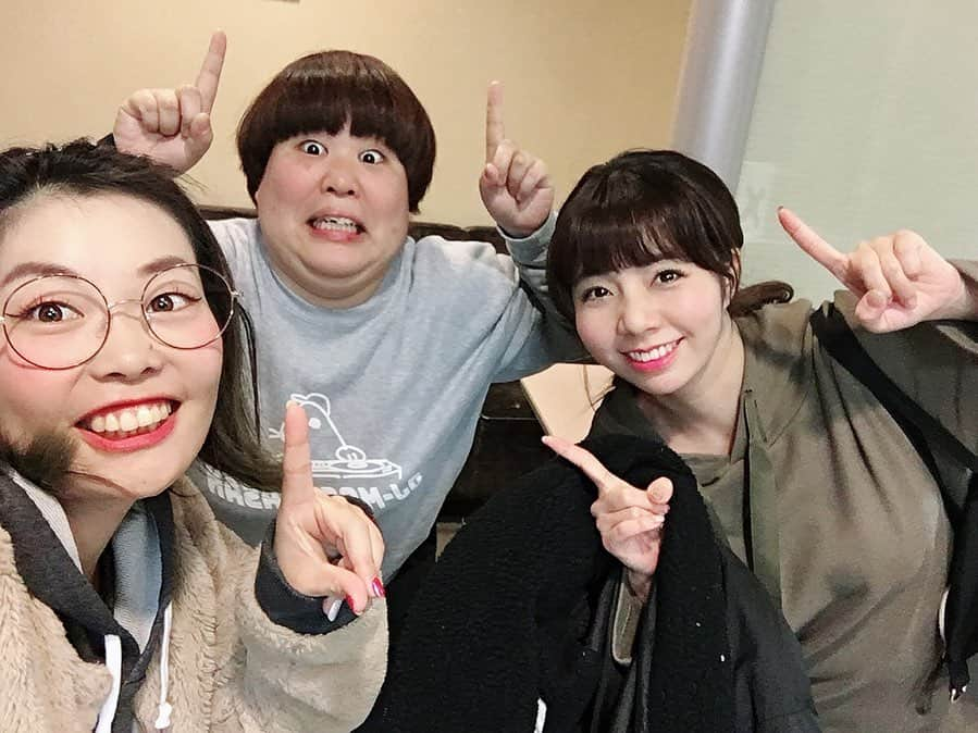 前田まみさんのインスタグラム写真 - (前田まみInstagram)「可愛い後輩ちゃん、ペガサスがイベント「UP TO YOU！ 」で1位やったんんですって〜☺️！！ 今日たまたま劇場で会って嬉しくて抱きついた💕 2人ともおめでとう🎉 また遊んでね。 #ペガサス #ちかこ先生 #西わき子」12月12日 1時24分 - koromami24