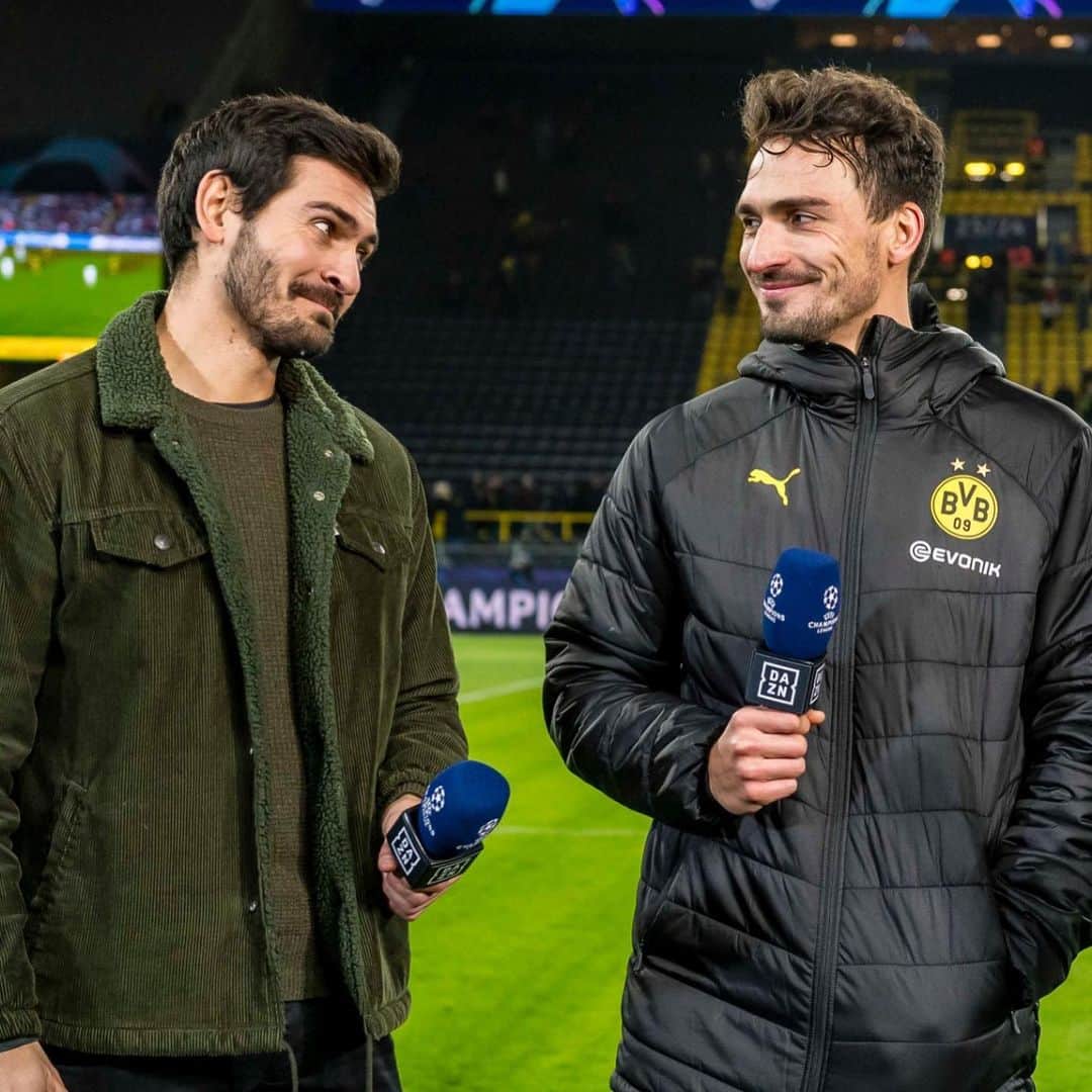 マッツ・フメルスのインスタグラム：「Endlich mal ein gutes Interview.  Hier einmal Antworten auf die gängigen Fragen/Themen... Ja, wir sehen uns ähnlich.  Ja, er macht das richtig gut als Experte.  Nein, er hat kein Instagram, freut sich aber extrem über jede Fanpage für ihn!! Ja, er ist super cute.  Nein, er ist nicht mehr zu haben.  @alleineistschwer.podcast」