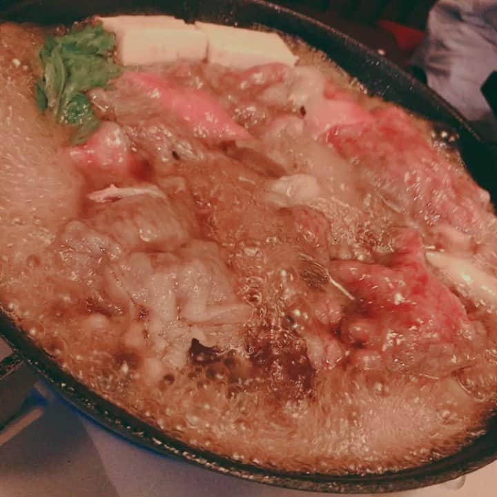 三田麻央のインスタグラム：「あ〜〜〜冬来たなって #すき焼き #これぞ冬 #死ぬほど美味しかった」
