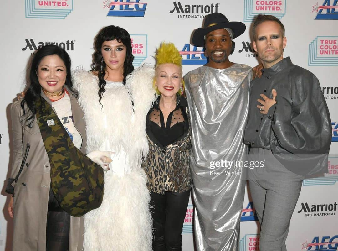 ジャスティン・トランターさんのインスタグラム写真 - (ジャスティン・トランターInstagram)「Last night was pure magic at @cyndilauper charity concert raising funds for LGBTQ youth experiencing homelessness. Thanks for having me Cyndi! Thanks for being my duet partner @kingprincess69 xoxoxo too much fun!! - makeup by @moidariandarling - fashion @palomospain xoxo」12月12日 2時00分 - tranterjustin