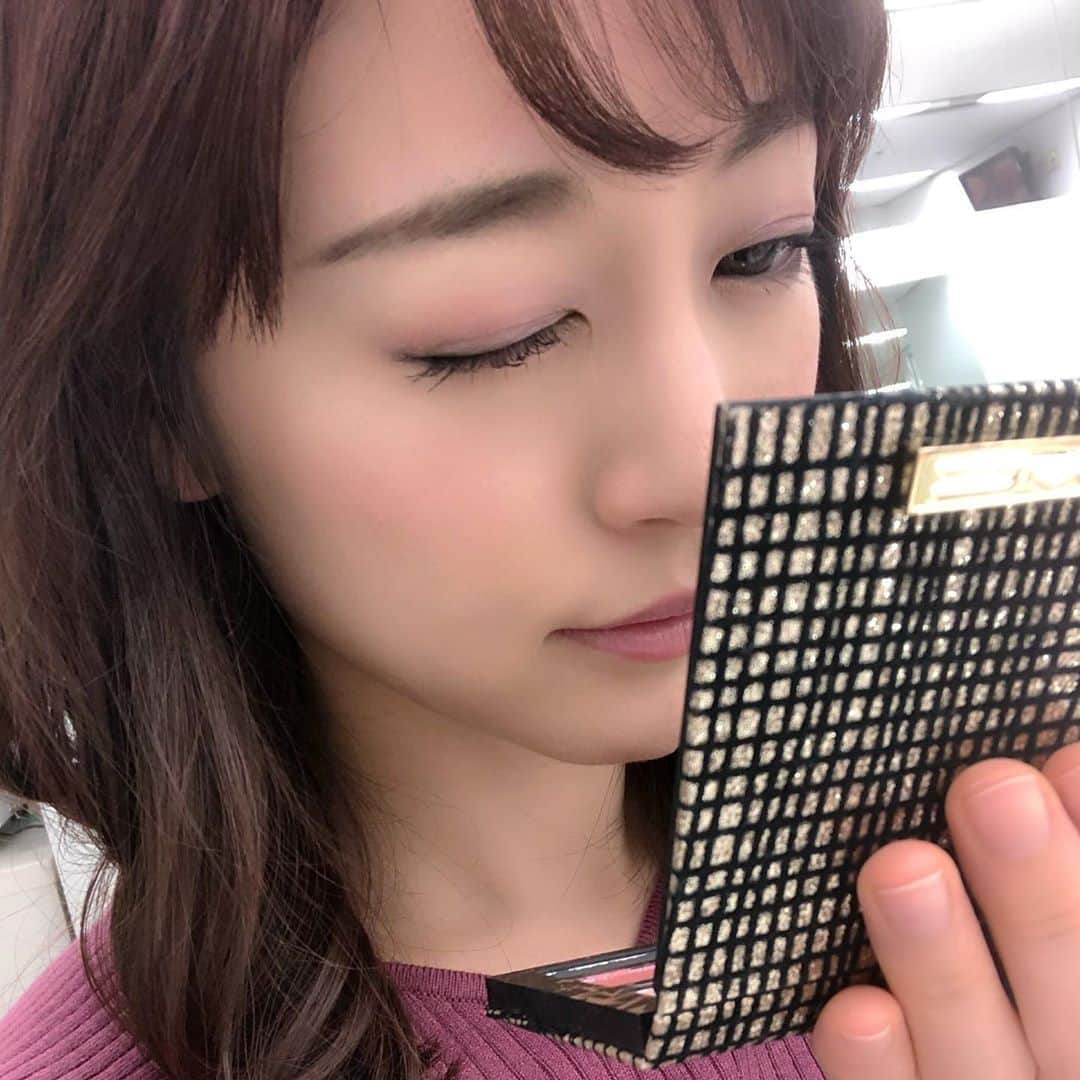 新井恵理那さんのインスタグラム写真 - (新井恵理那Instagram)「おとといはピンク♪今日は何色にしようかな、と(*^_^*)毎日服によって変えてます(・∀・) #メイク #mac #新井恵理那 #centforce」12月12日 2時41分 - elina_arai