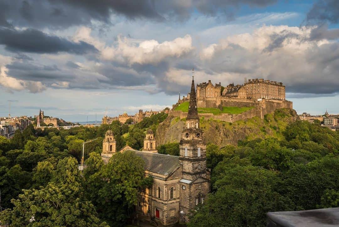 National Geographic Travelさんのインスタグラム写真 - (National Geographic TravelInstagram)「Photos by Jim Richardson @jimrichardsonng // Sponsored by @intercontinental // It’s always a thrill for me to come back to Edinburgh. The castle up on a volcanic crag looms over a thousand years of history (some deliciously sordid) as the centerpiece of the vibrant life all around. I feel history lurking everywhere as I hike down the Royal Mile, past Holyrood Palace, around St. Margaret’s Loch, under the ruins of St. Anthony’s Chapel, and up to Arthur’s Seat. Sometimes I follow the Water of Leith walkway down to the harbor or sit by the Forth Bridge (that incomparable Victorian symbol of Scottish engineering), waiting to hear a train taking travelers off to the Highlands. To end the day, I like to stroll down storied Princes Street in search of a single malt whisky. Like Scottish whisky, Edinburgh is a powerful, distilled spirit. // Live the #InterContinentalLife with @intercontinental Hotels & Resorts and excite your curiosity, broaden your mind, and take your imagination to places you would never expect.」12月12日 2時48分 - natgeotravel
