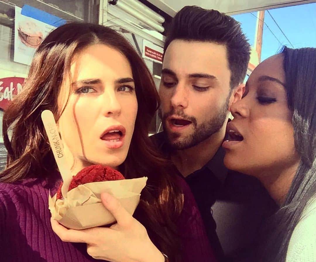 アジャ・ナオミ・キングのインスタグラム：「Besos 💋」