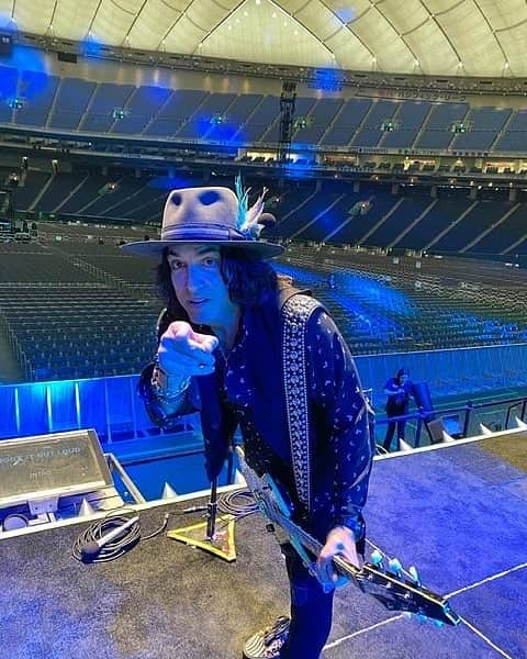 KISSさんのインスタグラム写真 - (KISSInstagram)「@paulstanleylive during Souncheck At TOKYO DOME yesterday! Photo-Ross Halfin」12月12日 4時05分 - kissonline