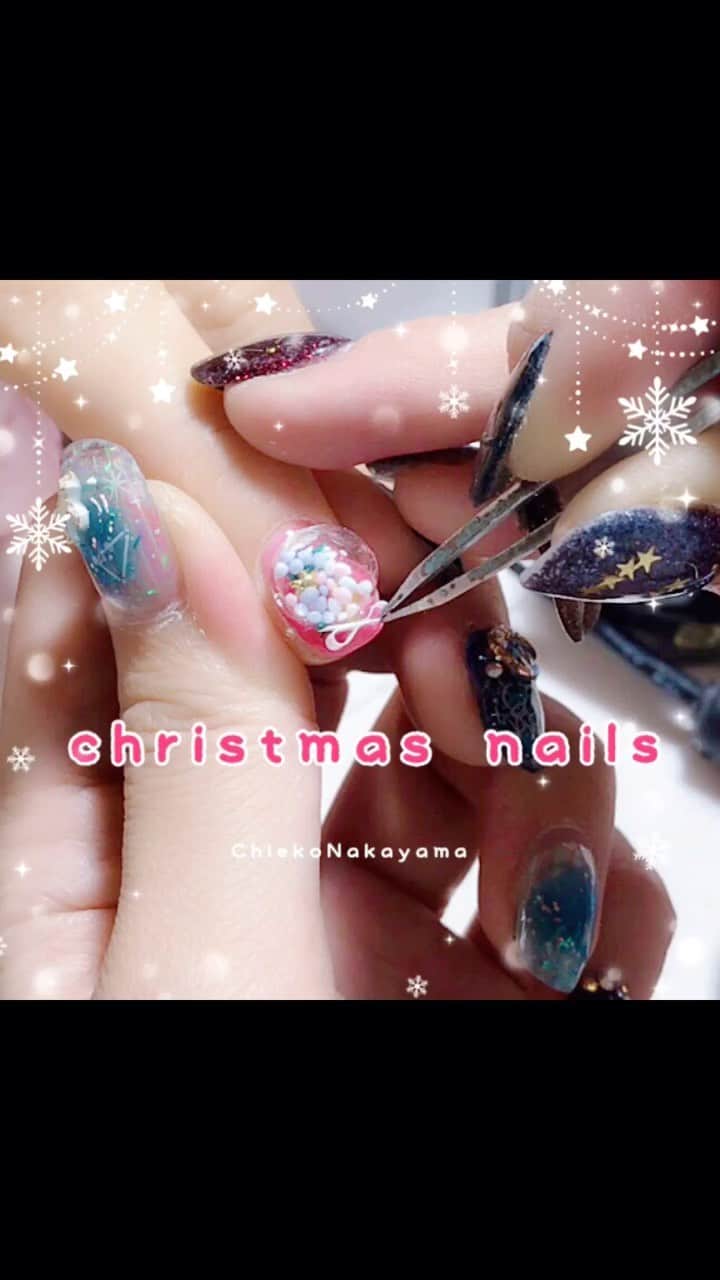 なかやまちえこのインスタグラム：「クリスマスネイル🎄 詳しくはYouTubeを見てね👀（プロフにリンクあります） #nail #nails #nailart #ネイル #美甲 #ネイルアート  #clou #nagel #ongle #ongles #unghia #japanesenailart #manucure #네일 #젤네일 #네일아트 #네일리스트 #japanesenails #manicurist #gelnails #أظافر #クリスマスネイル #Xmasnails #Christmasnails #サロンワーク #ネイル動画 #youtube #youtuber」