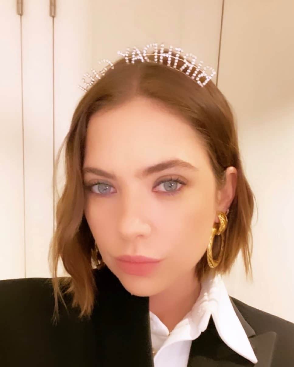 アシュレイ・ベンソンのインスタグラム：「Almost T H I R T Y」