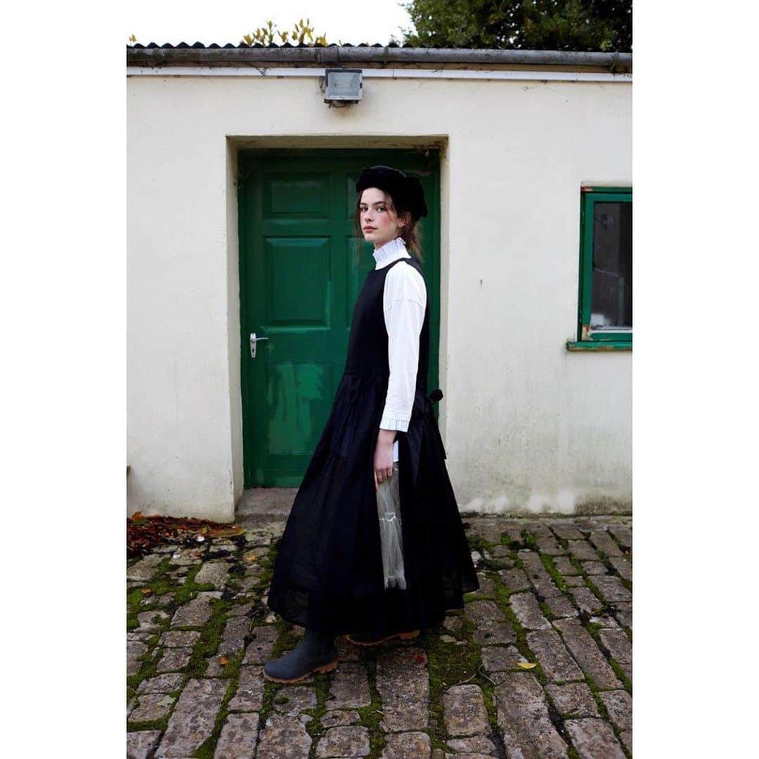 キャベジズ&ローゼズのインスタグラム：「One dress 2 or 3 or 4 ways 🖤  @christina_strutt @cabbagesandroses_shop #organzadress #madeinengland #cabbagesandroses #livinglifebeautifully #layers #layersonlayers #limitededition」