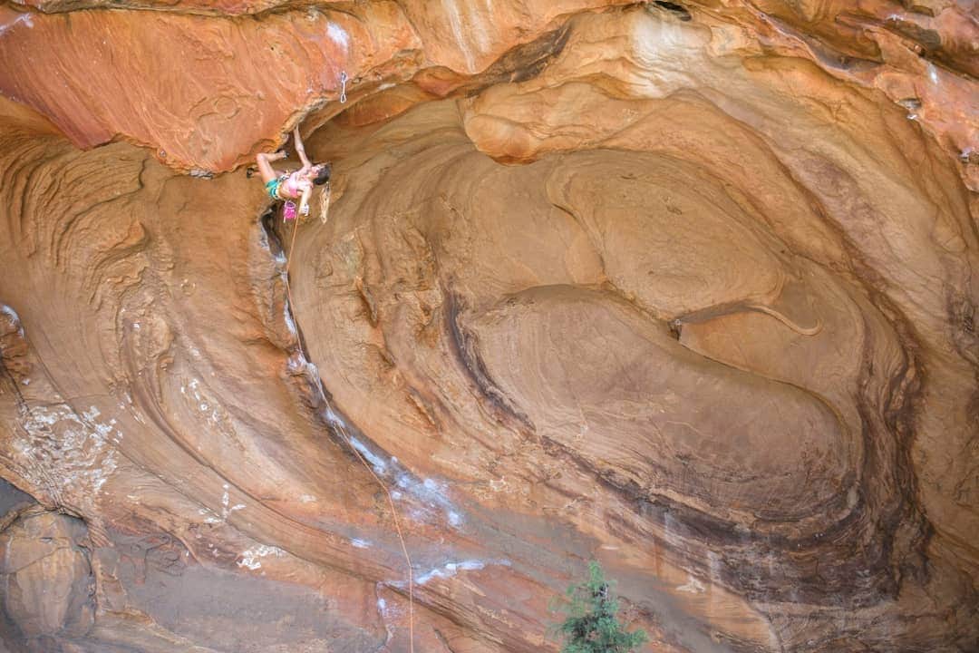 シャーロット・デュリフのインスタグラム：「Little selection of the best routes and boulders we've climbed during #aworldlesstraveled!  To be watched in our last vlog in @epictv (link in my bio), which is VLOG 100! Crazy! @joshlrsn started editing them all alone about 2.5 years as I had only filming/photographing experience, but I soon learned everything "on the go" because it looked like a cool creative work, and also because it was way too much work for one person to produce 2 videos per week during our World Tour 😆  Now life is a bit different but we still release 2 vlogs per month of our vertical adventures, and I love that I can call this one of my jobs!  @petzl_official @eb_climbing @volxholds @luxov_connect @mountainhardwear」