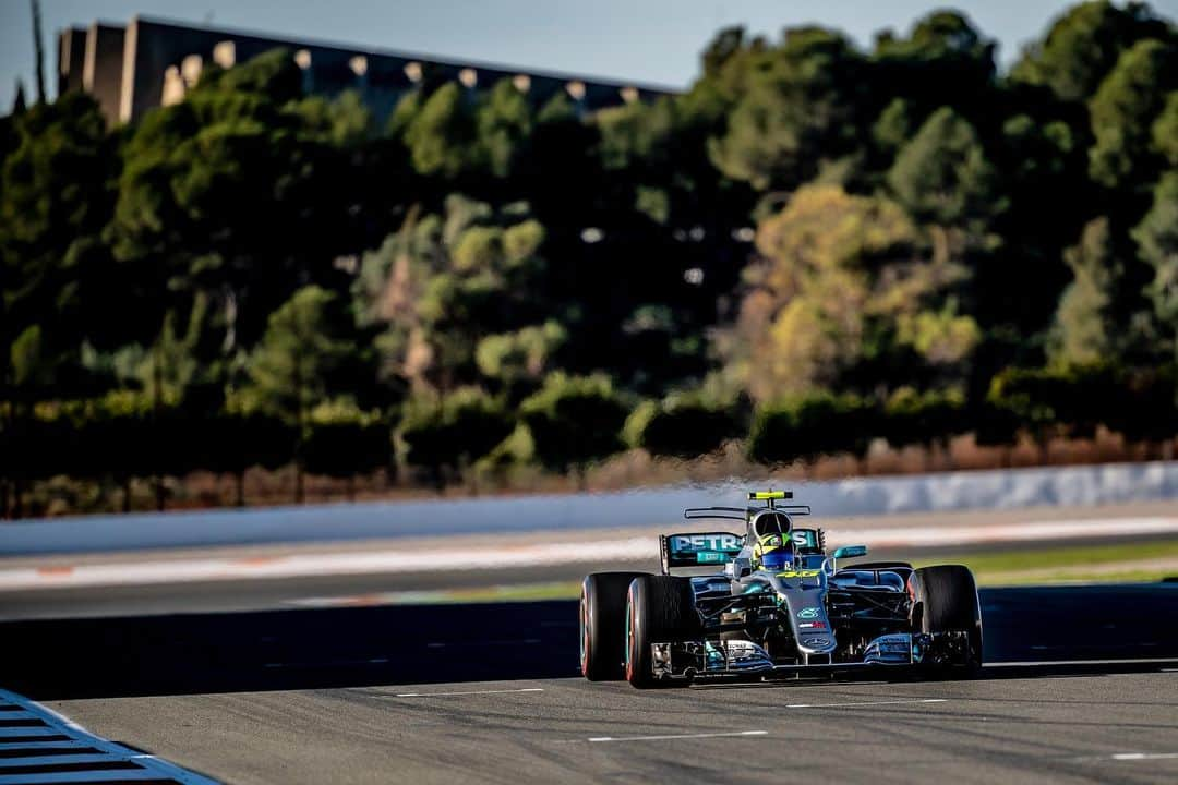 バレンティーノ・ロッシさんのインスタグラム写真 - (バレンティーノ・ロッシInstagram)「Unforgettable day with @lewishamilton,thanks to @monsterenergy @yamahamotogp @mercedesamgf1 for this amazing experience🤩 #LH44VR46」12月12日 5時02分 - valeyellow46