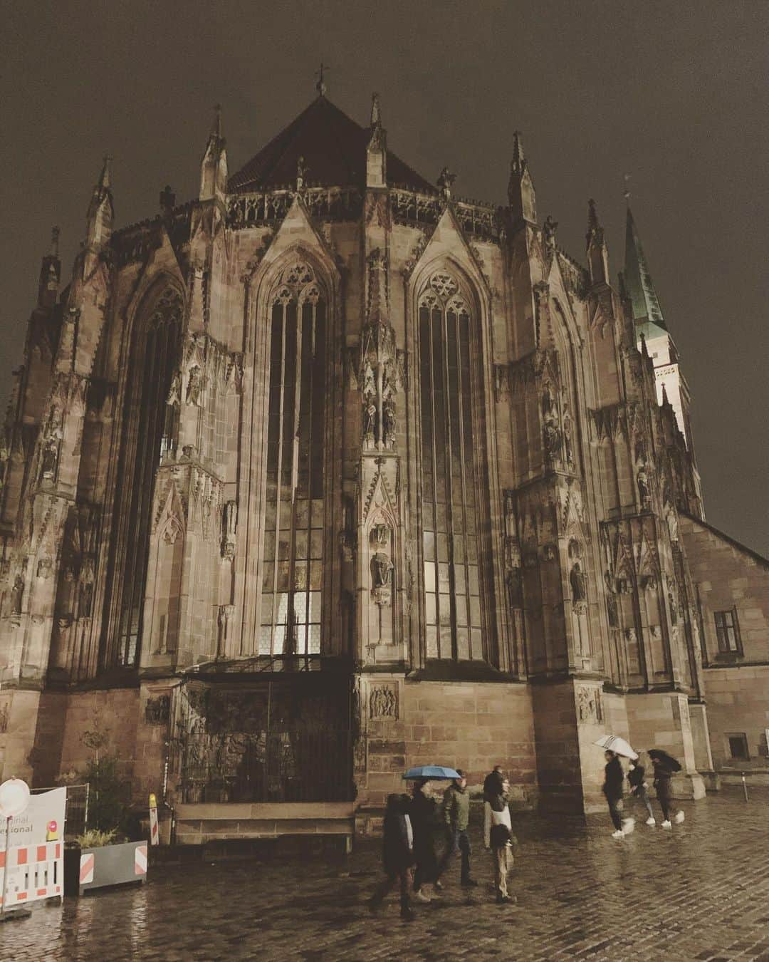 北村響さんのインスタグラム写真 - (北村響Instagram)「#nuremberg #クリスマスマーケット #教会 #建造物 #ドイツ#おしゃれな街 #歴史」12月12日 5時13分 - k.bikistagram
