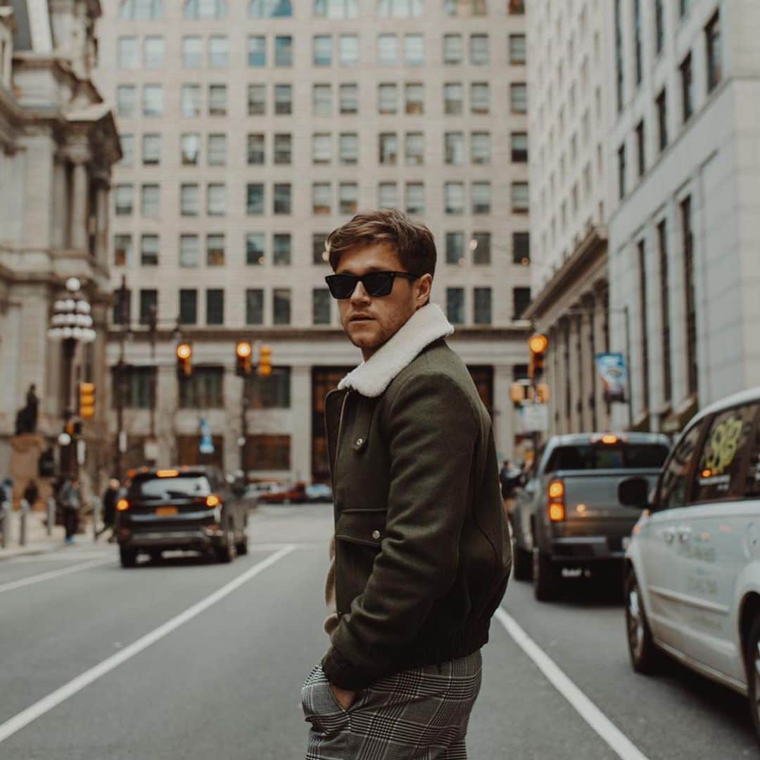 ナイル・ホーランのインスタグラム：「philly I’m here and I can’t wait to see you tonight 📸 @christiantierney」