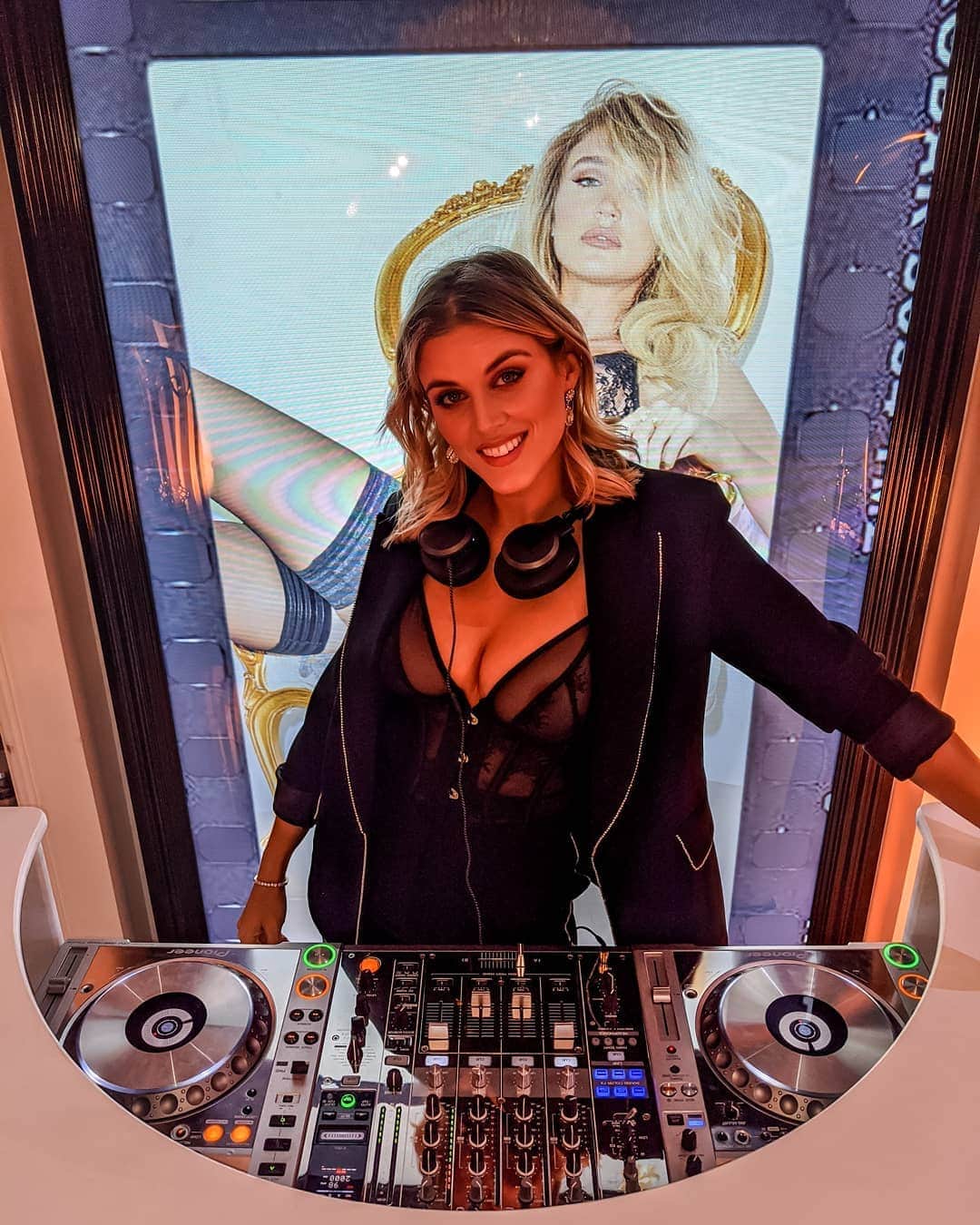 Ashley Jamesさんのインスタグラム写真 - (Ashley JamesInstagram)「Even my DJ decks are festive for @bouxavenue tonight. 🖤✨ I always love seeing girls rock a good corset and suit combo, but always felt my boobs were too big to be able to pull it off, or conscious it would attract the wrong attention. But as I'm DJ'ing at the launch of @megan_mckenna_'s collection and she had such a nice corset, I thought: "f*ck it, I wanna pull off a corset and blazer". The days where I worried about other people's perceptions are long gone, and I feel cute. 🥰 Thanks to my stylist @aoifeodohertystylist forever giving me the confidence and pulling off some serious LEWKS. 💅 Also so proud of @megan_mckenna_. We bonded over a love of poodles years ago, and she's always been super supportive of me over the years in the various things I've been in, so I'm very happy to see her shining. Love it when the good ones do good. ❤️ #meganloves #AD」12月12日 5時40分 - ashleylouisejames