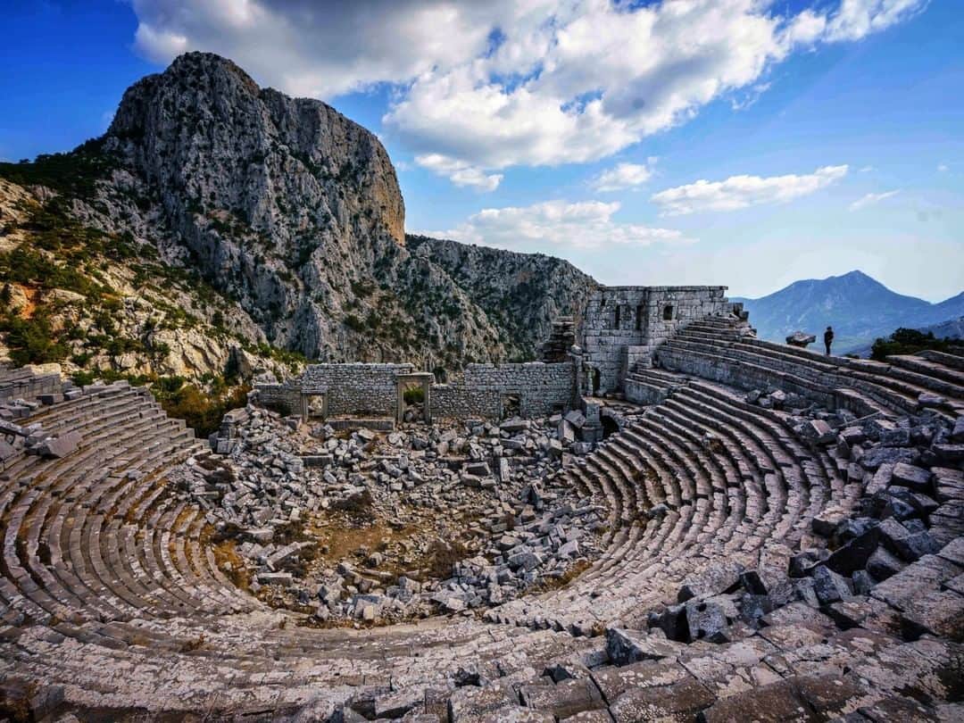 National Geographic Travelさんのインスタグラム写真 - (National Geographic TravelInstagram)「Photo by @jonathan_irish | Not far from the Turkish city of Antalya lies Termessos, one of the greatest archaeological ruins I’ve ever seen. Alexander the Great, who didn’t bother to try to invade this strategically located city, once called Termessos the “eagle's nest” due to its precipitous perch 3,000 feet high on top of a mountain. To walk through this ancient city is to walk through time, passing ruined buildings, woodlands overtaking the fallen stones, and birds chirping in the crisp mountain air. The pathways, houses, and gathering places come to life as you wander through the scattered stones.  The highlight of a visit to Termessos is this incredibly preserved Roman theater. Can you imagine the views the spectators had while plays and orations were taking place in the round theater below? Although it is a bit of a trek to get here, I highly recommend a stop at this site during a visit to Turkey. Follow me @jonathan_irish for more images from around the world.」12月12日 6時05分 - natgeotravel